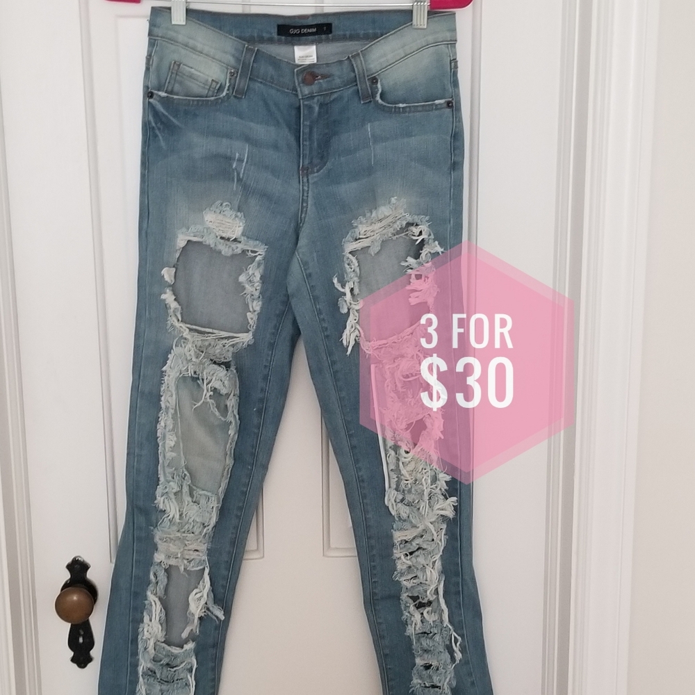 Super Distressed Ankle Jeans with Fringe Hem
